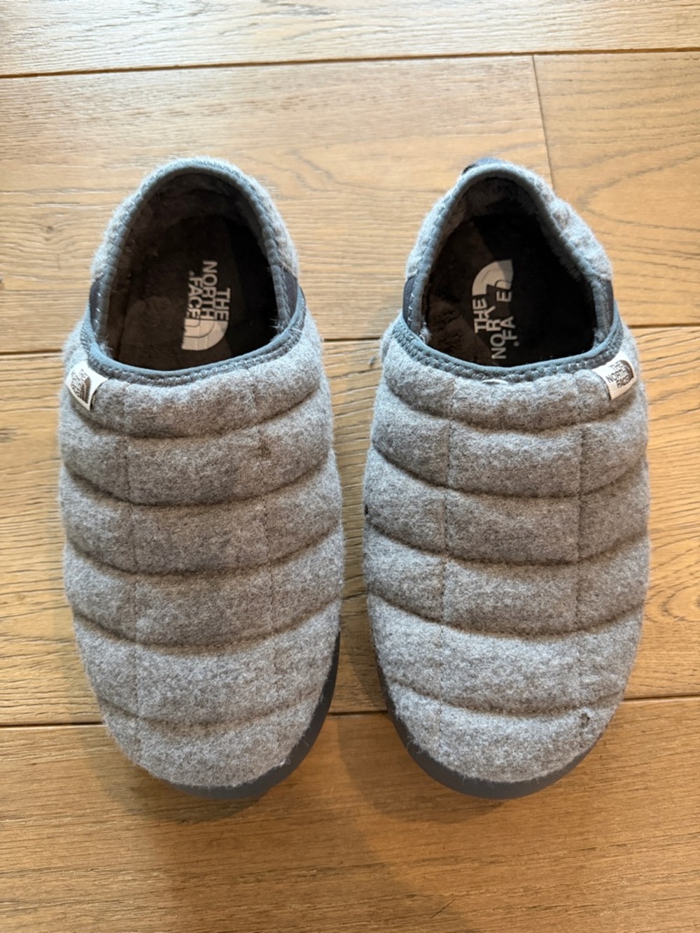 NWT The North Face Grey Quilted Slip-On Slippers
